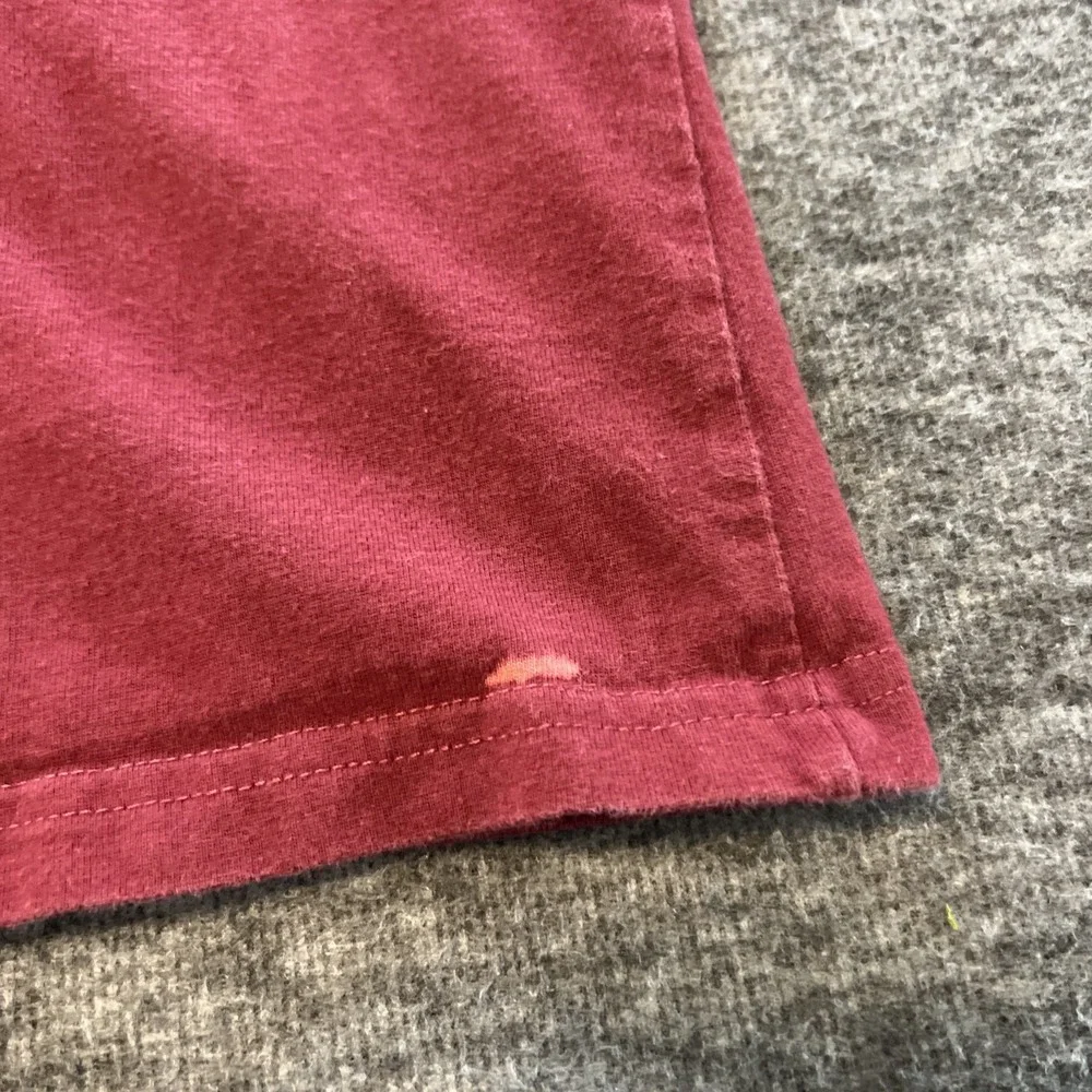 Levi's Men's 2XL‎ Burgundy Short Sleeve Crew Neck Graphic Tee Mountains